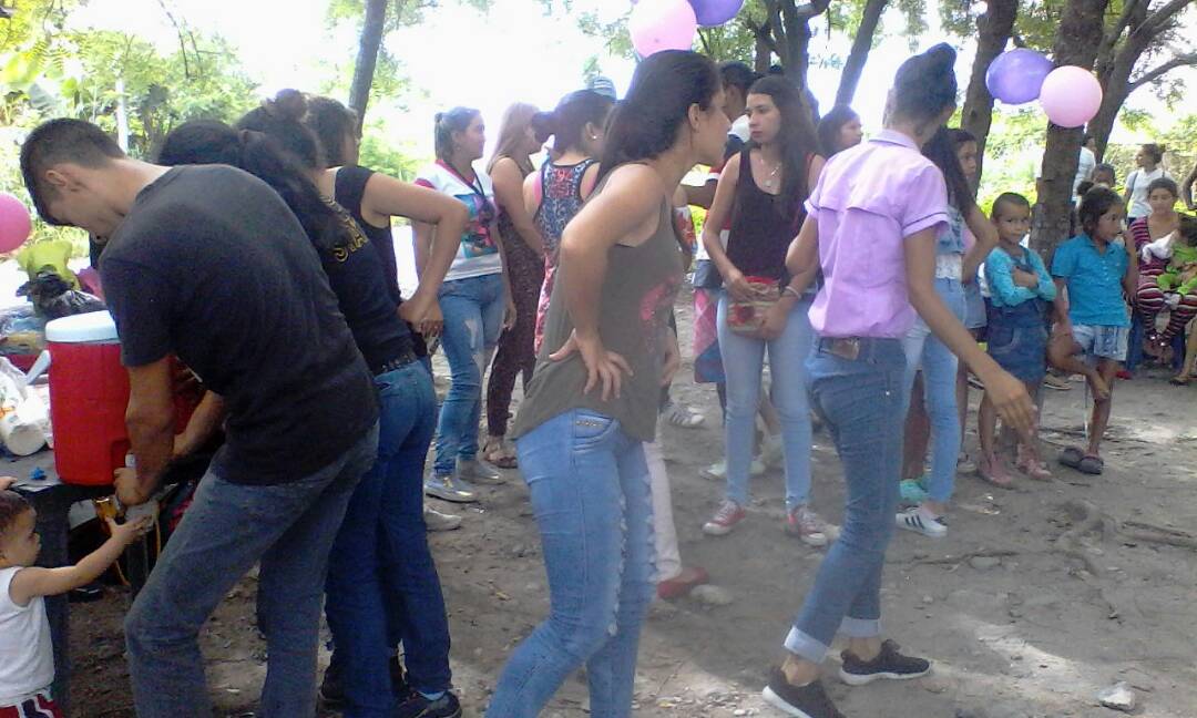 juventudprodmer's tweet photo. Actividad del día de las madres organizado por los Jovenes del PNFA El VIGIA, en la  Parroquia Romulo Betancourt El Vigia Edo Mérida. https://t.co/mYWFRa0bNA