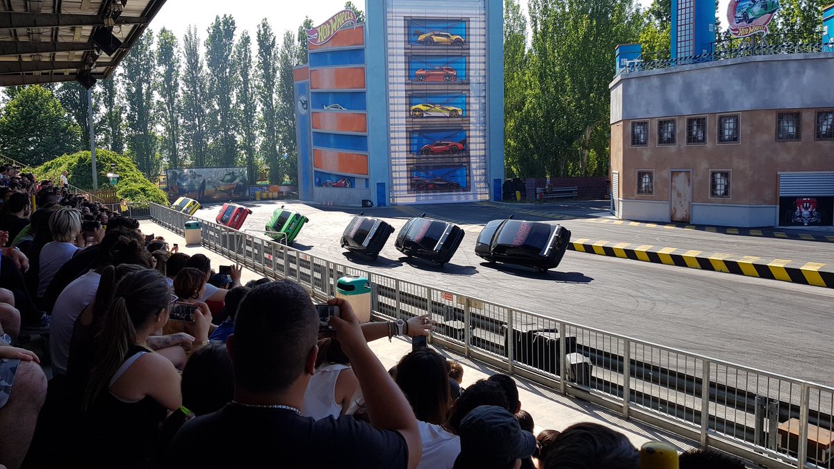 lucaviscardi's tweet photo. Qui a @Mirabilandia anche lo spettacolo di Hotwheels #miracheVR guidano quasi come me!!! https://t.co/0gtgTnF2HV
