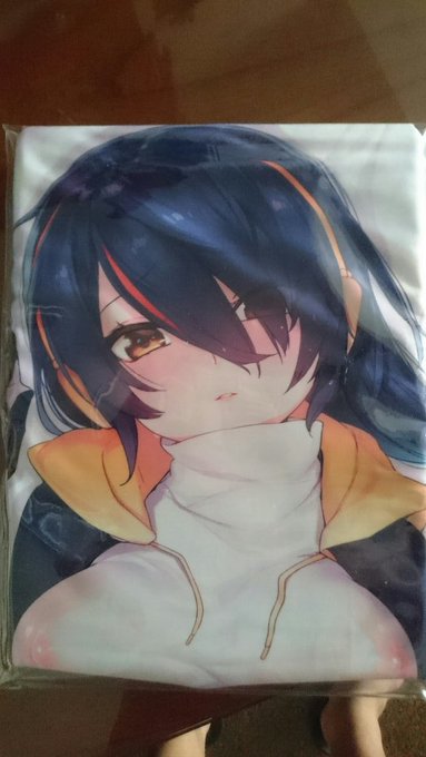 ペンギン抱き枕カバーのサンプルが受け取りました、
そして無事にペンギンを妊娠させてしまいました。d(`・∀・)b

実はこれが自分用の、通常版は普通の腹です。 