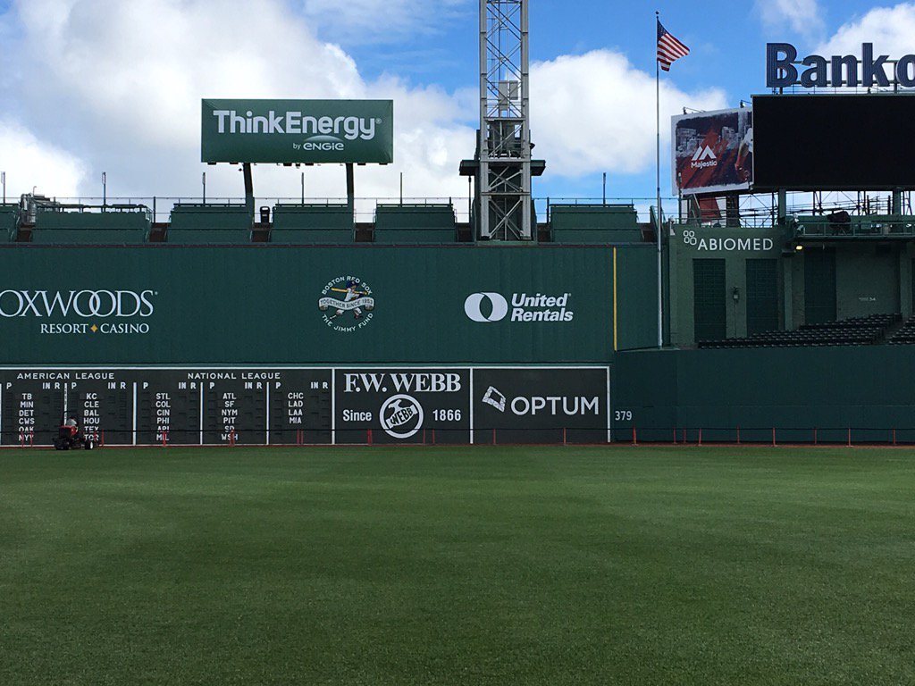 Hummel_Chris's tweet photo. Something extra special @fenwaypark today @United_Rentals @RedSox https://t.co/0sIjP28OUe