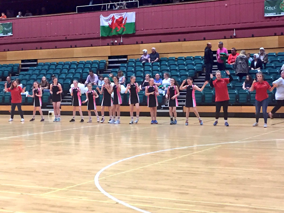 cardiffdragons_'s tweet photo. 30minutes until the Dragons kick off to @Wasps_Netball and the atmosphere is building with Dewi the Dragon and the shuffle 🐉🐉 #comeonDragons https://t.co/IIC3nE5fBr