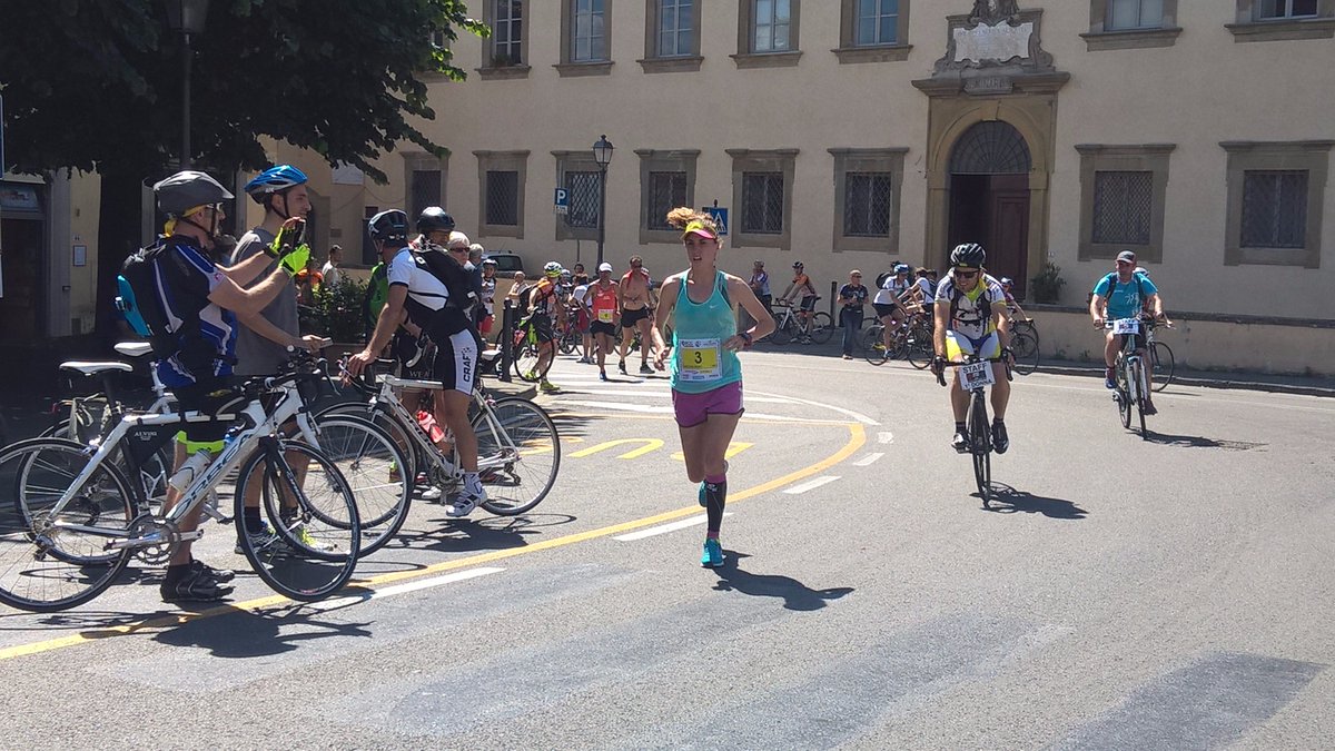 TopRunnerTv's tweet photo. Passaggio a #Fiesole della prima donna fra gli atleti della #100kmPassatore
#TopRunnerstv #ultramaratona #running https://t.co/NwEivOAIMk