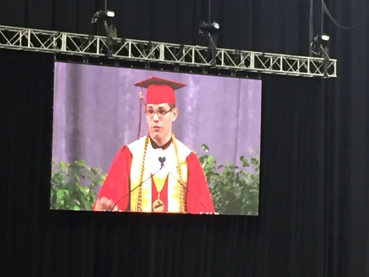 LoriMaugans's tweet photo. Amazing job by the @HumbleISD_AHS Valedictorian Logan Brabson!! https://t.co/9K0DXpKRoa