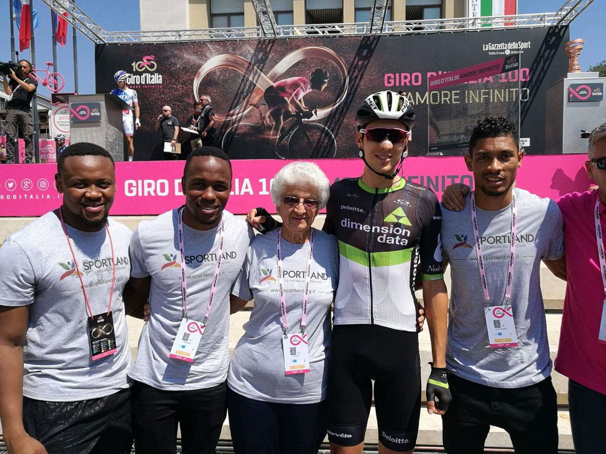 Pinarello Q36.5 Pro Cycling Team tweet media