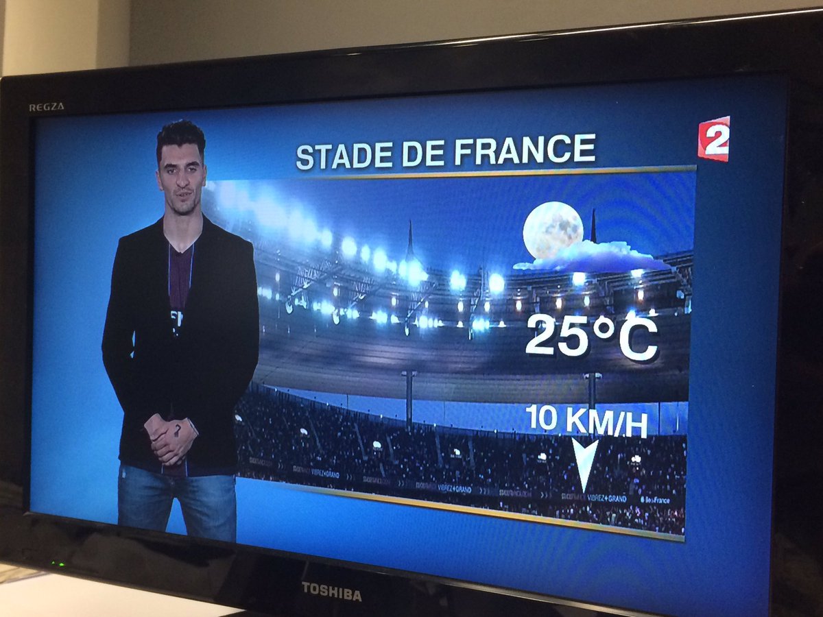 Get French Football News On Twitter Psg Right Back Thomas Meunier Takes The Role Of Weatherman At The Coupe De France Final Half Time Break On France 2