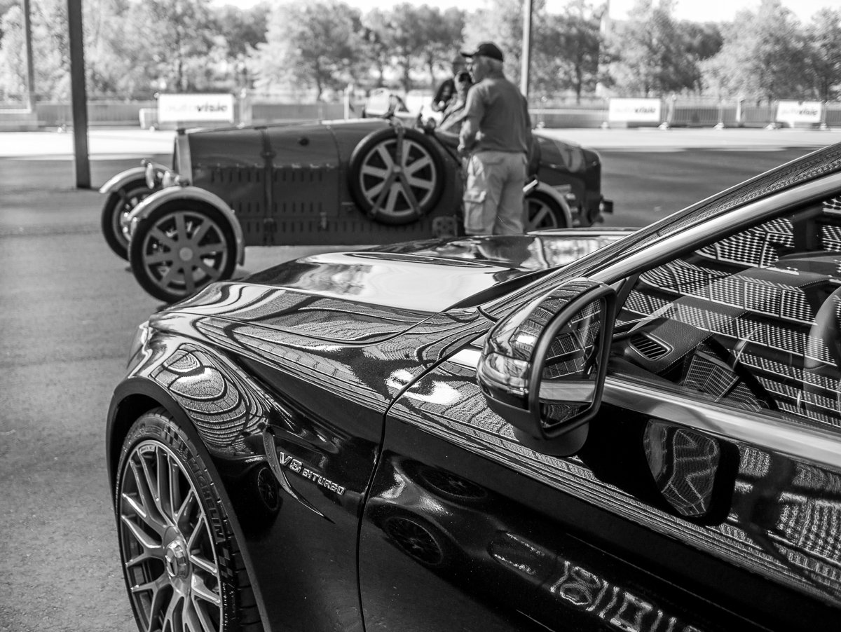 #carsandcoffeexxl  was er ook voor de papa's natuurlijk! Old meets new.....
#cars #hotwheels #tropisch.....