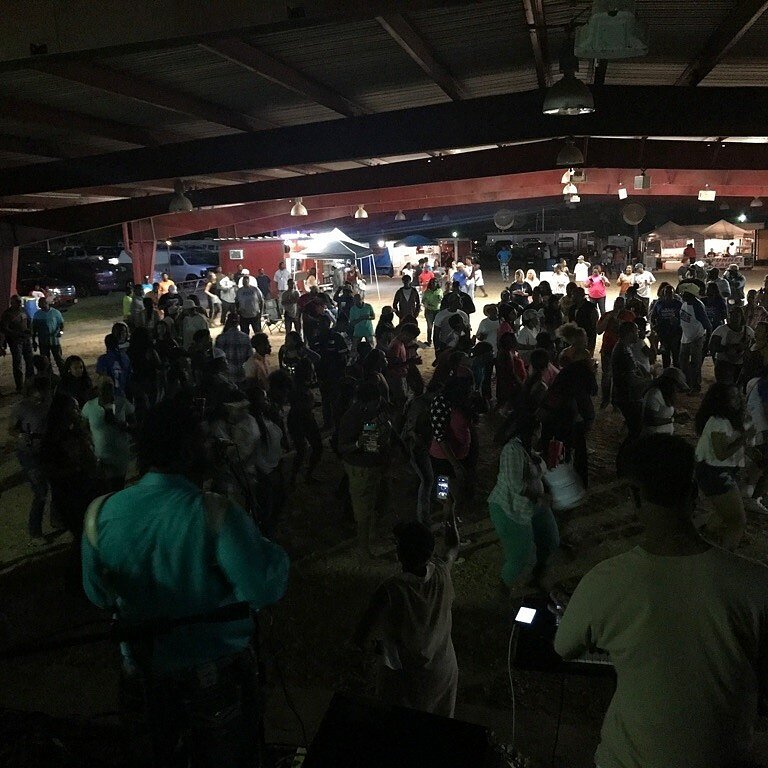 babyboyofzydeco's tweet photo. MEANWHILE AT THE ACRE HOMES TRAILRIDE LAST NIGHT!

#BTN
#WALKERCOUNTYFAIRGROUNDS
#THANKS
#GUCCI https://t.co/Wn0TYq6wg5