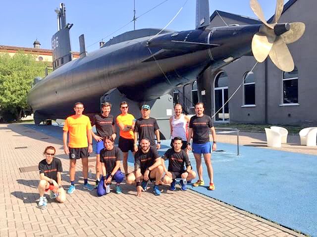 BimbiDotgirl's tweet photo. Foto di gruppo con il sottomarino S-506 Enrico Toti al Museo Della ScienzaEDellaTecnica 😊🏃🏼‍♀️ 
#huawei #RunImpossible #HuaweiWatch2 #Milan https://t.co/jifCXBmaec