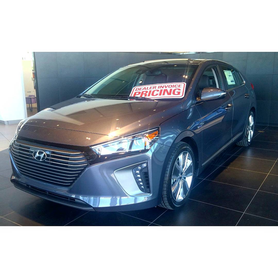 HyundaiEdmonton's tweet photo. Guess what we got in today @ RiverCity Hyundai! The New 2017 IONIQ HYBRID!ππ Come visit for a test drive! #IONIQHYBRID #rivercityway π https://t.co/sovsxp5KX4