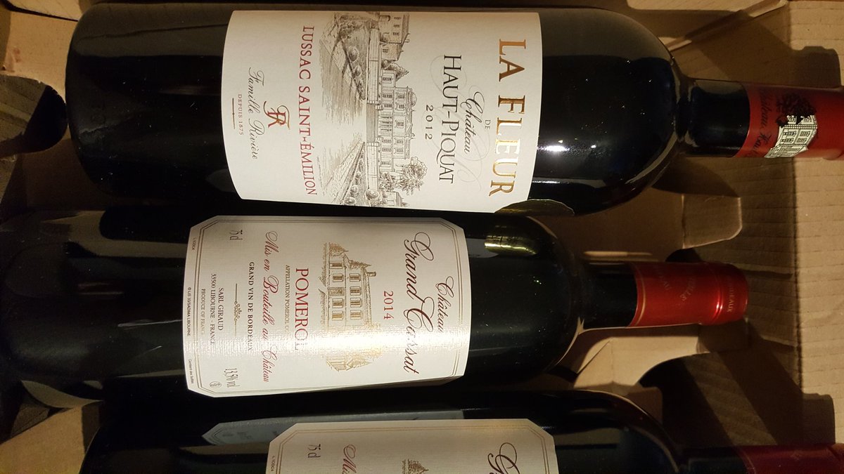 Nad2107's tweet photo. J'hésite quelle bouteille ouvrir en premier #teampinard 😊😊🍷🍷 https://t.co/Db441RkjKN