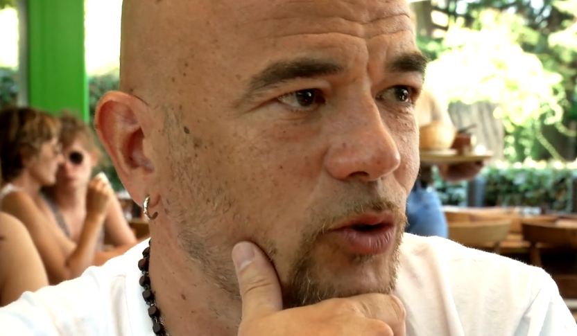 1OOpour1OOFans's tweet image. On découvrira prochainement @ObispoPascal dans un reportage sur le #CapFerret prochainement sur @France3tv 
Teaser : vimeo.com/user5162378/pa…