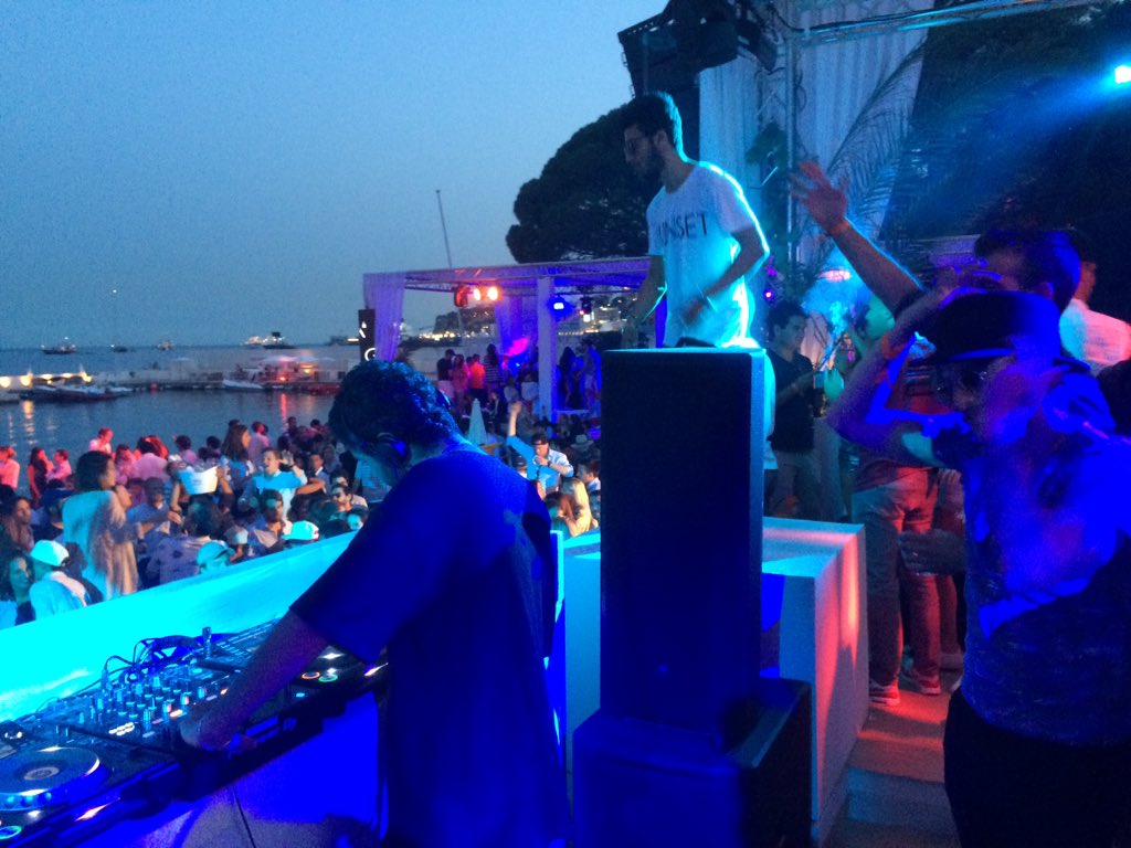 MogaFestival's tweet photo. #Daox enflamme le dancefloor du #sunsetmonaco pour le MOGA Day!!! 🔥#BeachParty #MogaFestival #Monaco https://t.co/sLOBuTCTcr