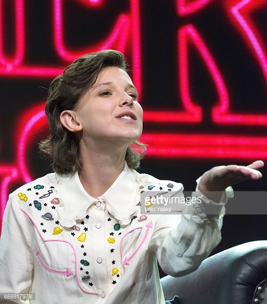 wonderschnapp's tweet photo. @milliebbrown @noah_schnapp MILLIE DID THIS TO ME IM STILL SHAKING AND CRYING AND I CANT BELIEVE ANGELS ARE REAL https://t.co/c0XSYIQV5h