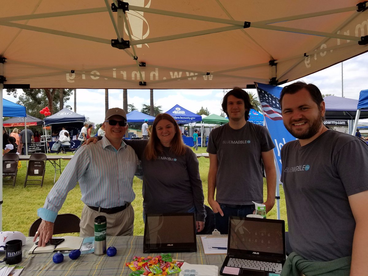 SeriousRachel's tweet photo. Spotted @BluMarbleHealth's @Sheryl_Flynn, William, &amp; @LochNeffMunster with @HMRIMedResearch's Mike Harrington at #Arcadia county park today. https://t.co/vCaexC8P7t