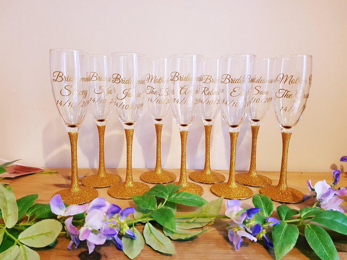 customisedbysha's tweet photo. Beautiful champagne flutes https://t.co/A3WhDJvDSv #weddinggiftset #gold #champagneflutes #glitterglasses #bridalpartygiftset https://t.co/cUKP5oSFf6