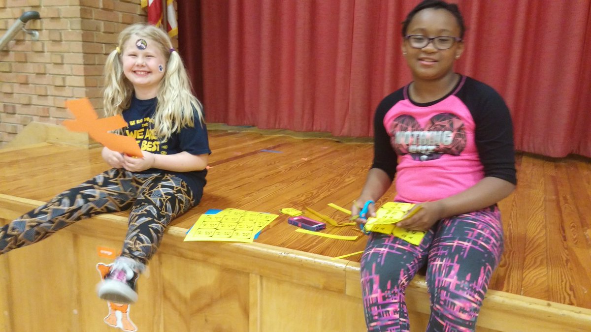 Mote128's tweet photo. Math Night  made us Bulldog Proud! https://t.co/4nWwNxhuz1