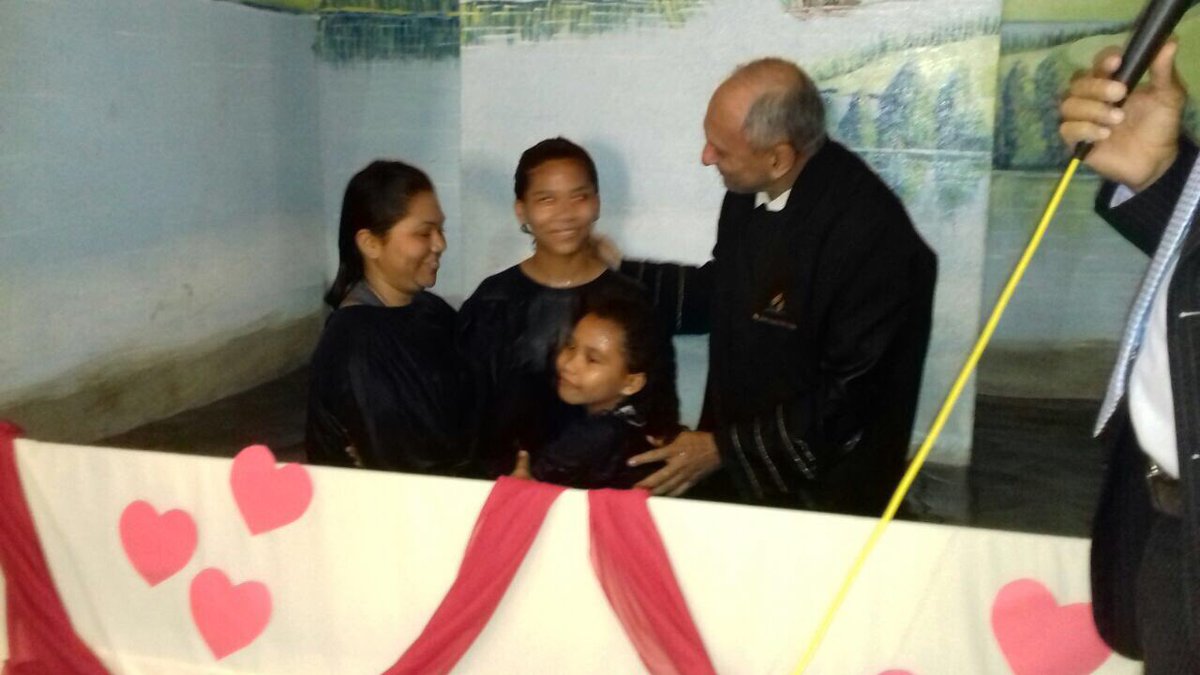 prisraelmpec's tweet photo. Dez anos de "Impacto Esperança". Pr Armando Gondin realiza o BATISMO de Dez Novos Membros.
#ImpactoEsperanca2017
#PgMyStayle #IMPACTO10 https://t.co/pXfX8H4IgD