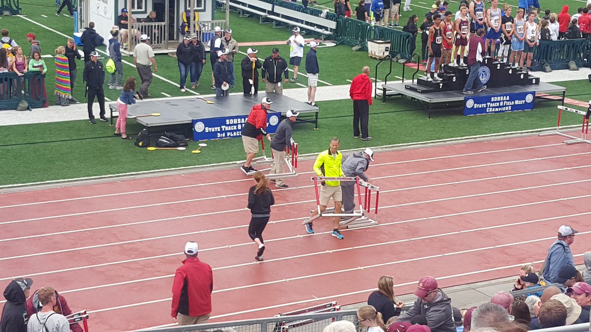 LezlieSK's tweet photo. South Dakota work ethic is strong. Even our Senators roll up their sleeves. #southdakotaworkethic #senatorjohnthune #sdstatetrackmeet https://t.co/fCFmU8q3PY