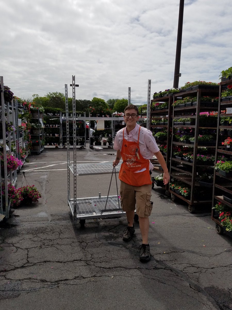SoniaStocking's tweet photo. Hanging baskets are flying off the racks! Grilling for our associates and customers! #letsdothis #trendingorange @SupercuseDM https://t.co/pdnSyJwCGc