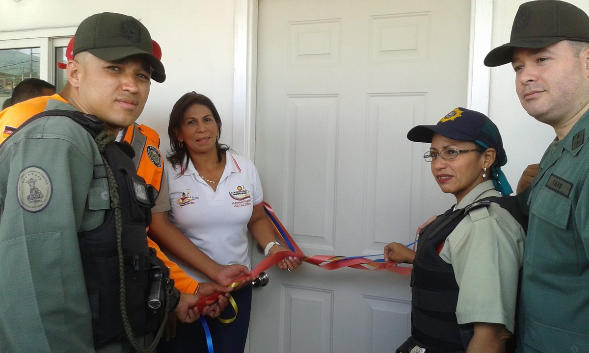 polideurdaneta's tweet photo. #Avance Y asi @AdyanizNoguera inaugura el punto de control La Morita en la carretera Cúa-Charallave @NestorReverol @polideurdaneta https://t.co/pLYYsbfOpC
