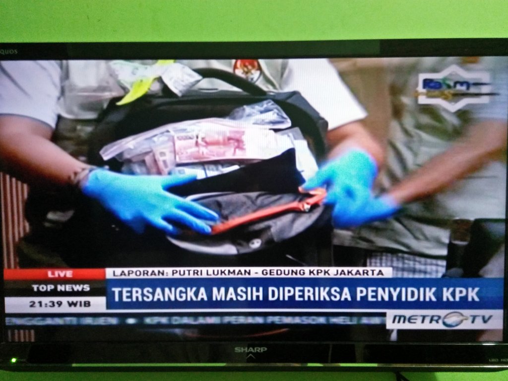 yusuf_dumdum's tweet photo. Ahok dituduh oknum BPK melakukan korupsi Sumber Waras. Lha kok malah oknum auditor BPK kena OTT KPK. kbenaran akn selalu menemukan jalannya. https://t.co/cFbYrK063a