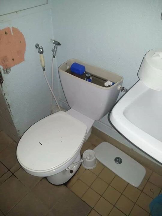 CallMeHarrye's tweet photo. Bonjour @EmmanuelMacron , je suis française et je tombe malade mais l'hopital chez moi en Guyane ressemble actuellement à ça. Une solution ? https://t.co/RtLNYMil1C