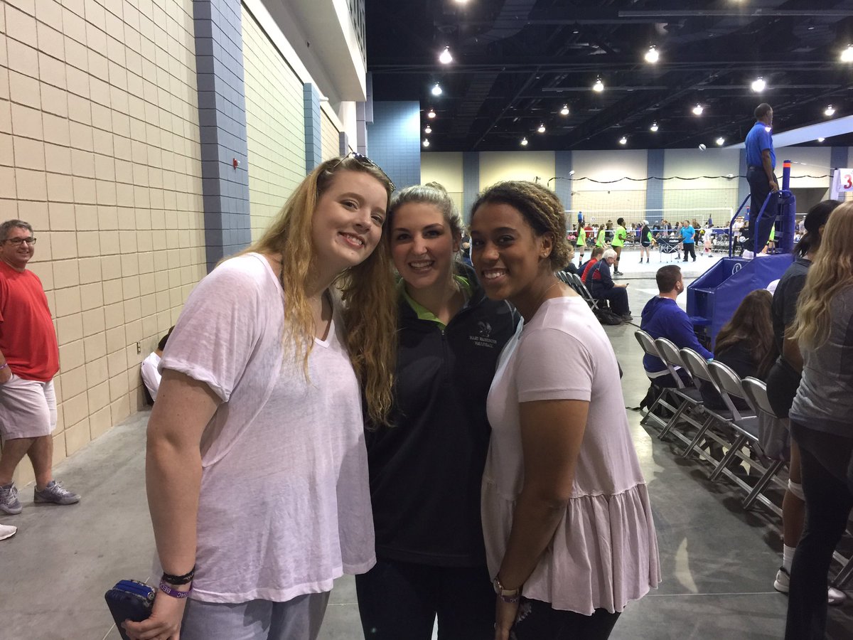 RVC_NET's tweet photo. Alumni support is our fav!! #sac #becc #rvc2017 https://t.co/xoowGILm5o