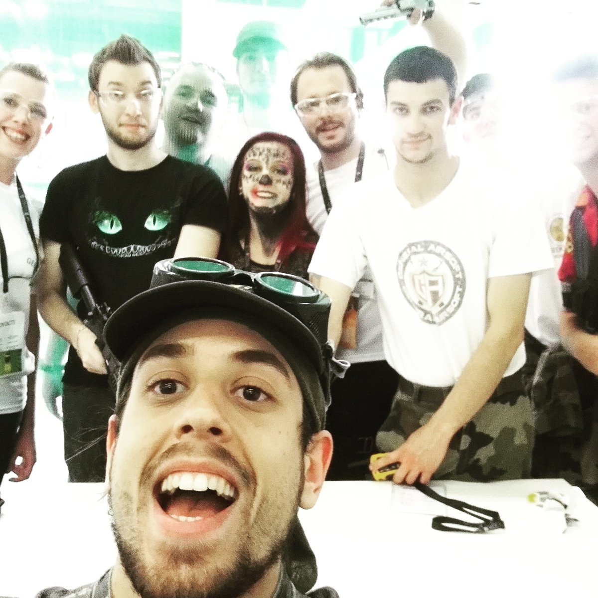 Geeksoft33's tweet photo. En direct du bgf 2017 avec @mikalow #geeksoft #geek #BordeauxGeekFestival #airsoft https://t.co/lez76da53F