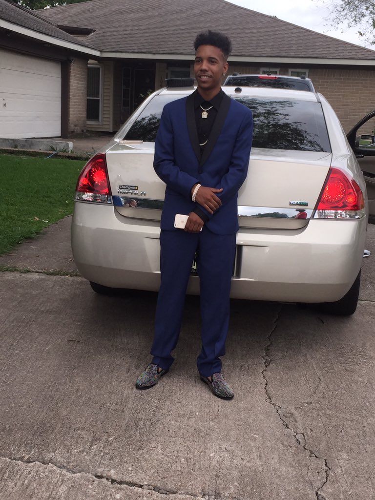 deelashae_'s tweet photo. my brother was handsome 😩❤ @SwiperG_ https://t.co/rP1WpV7OOH