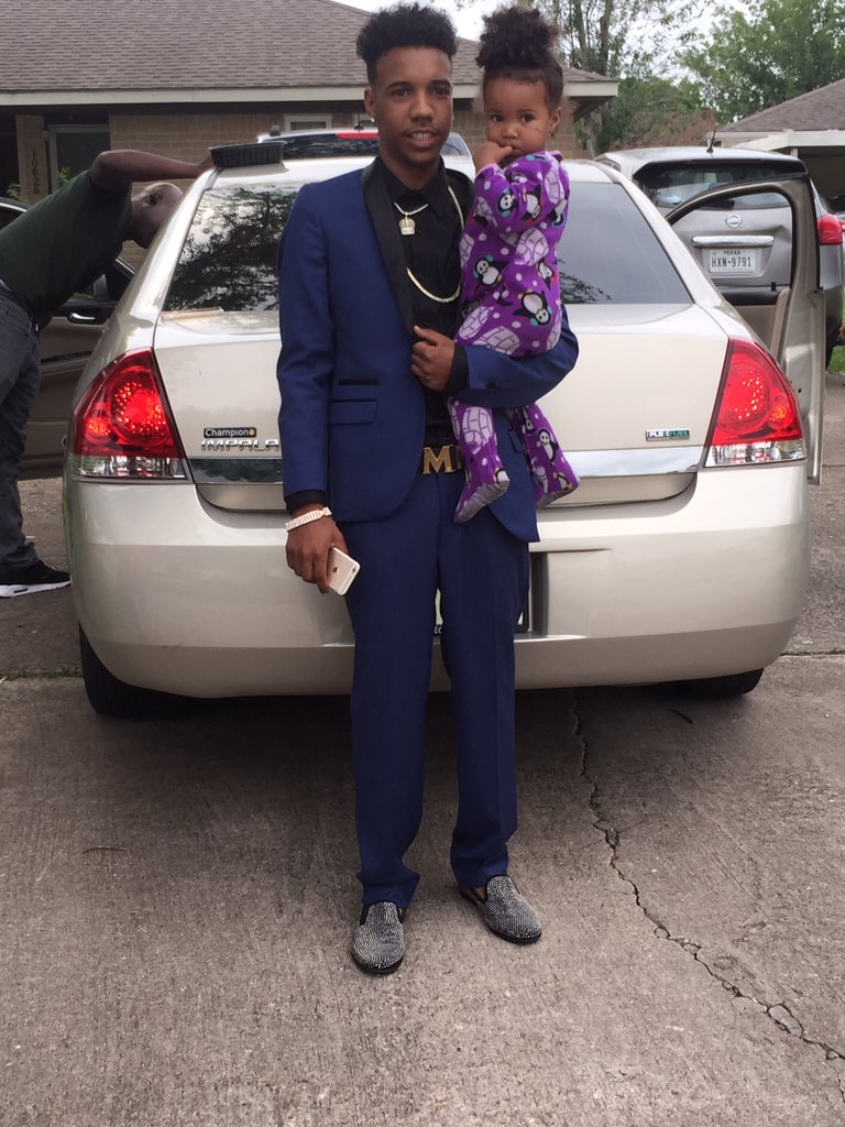 deelashae_'s tweet photo. my brother was handsome 😩❤ @SwiperG_ https://t.co/rP1WpV7OOH