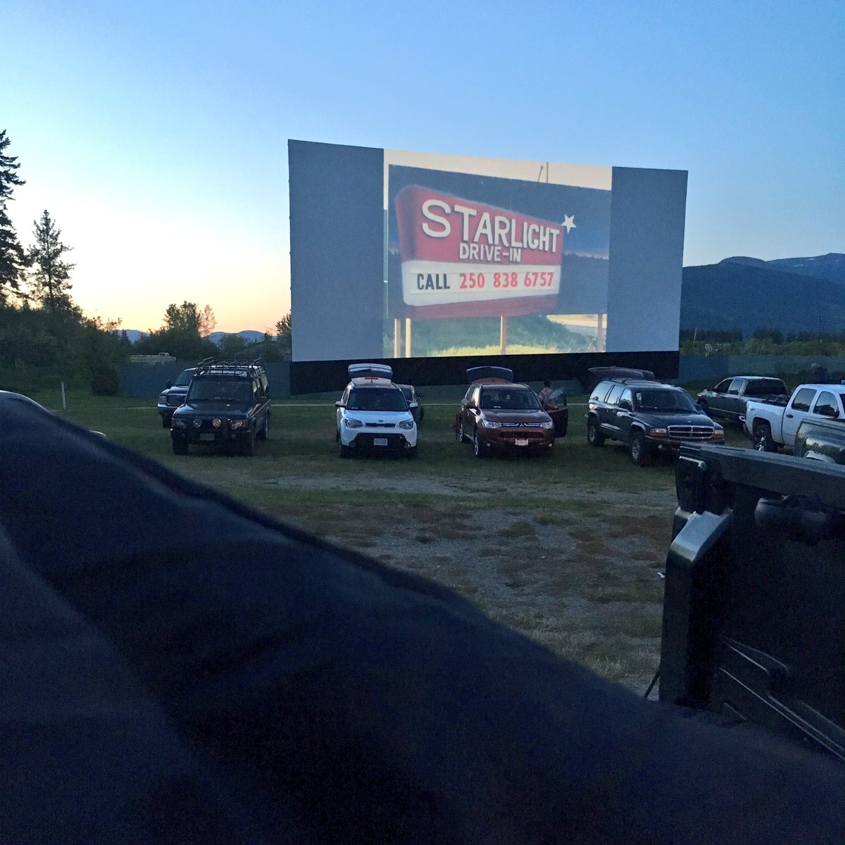 ashleyvkendall's tweet photo. I've missed this 🎥 #driveinmovie #bedintheback https://t.co/mFTmDKm6k7