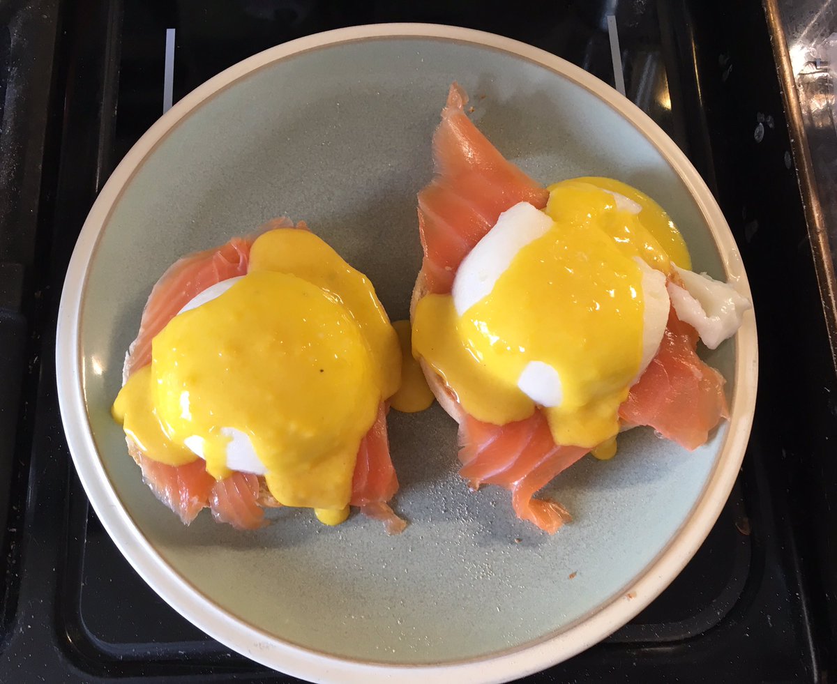 legallyauburn89's tweet photo. @OssoAlly she's improving right?!? #masterclasspayingoff 😊👍
#dontlooktooclosely #notperfectyet #eggsbenedict #thoseeggs #thisgirlcan 🍳👩‍🍳 https://t.co/Nxykx8nPZu