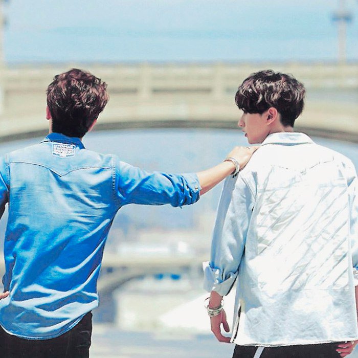 eunhaelyrics's tweet photo. Make sure to keep my distance. Say, "I love you," when you're not listening. How long 'til we call this love? // christina perri's distance https://t.co/TNBwOXCTDn