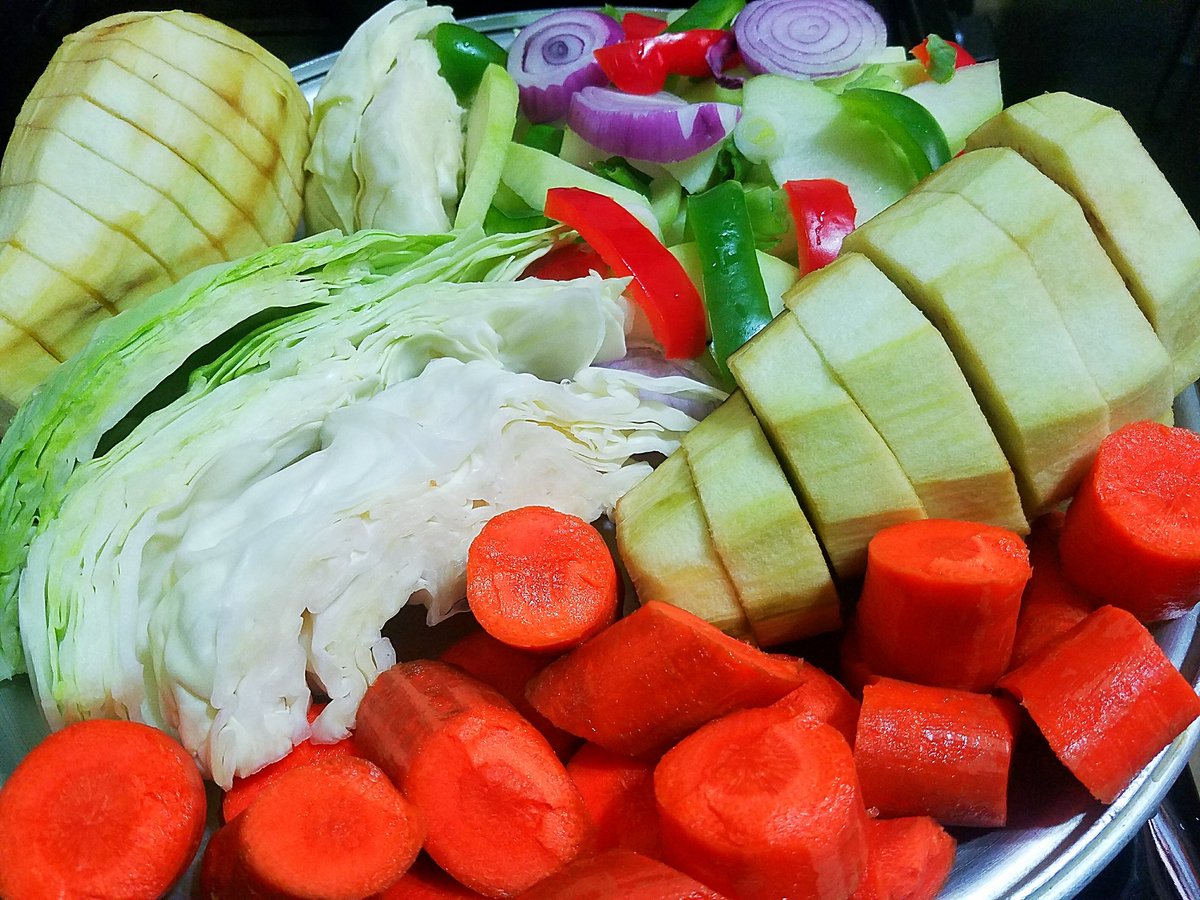 EveLkCuisine's tweet photo. #legumesprep #healthyveggies #beautiful #veggiesdish #inspired #veggiesfoodart #veggiesdesign #assortedveggies #caribbeanprep staytuned https://t.co/5zAmu4okHv