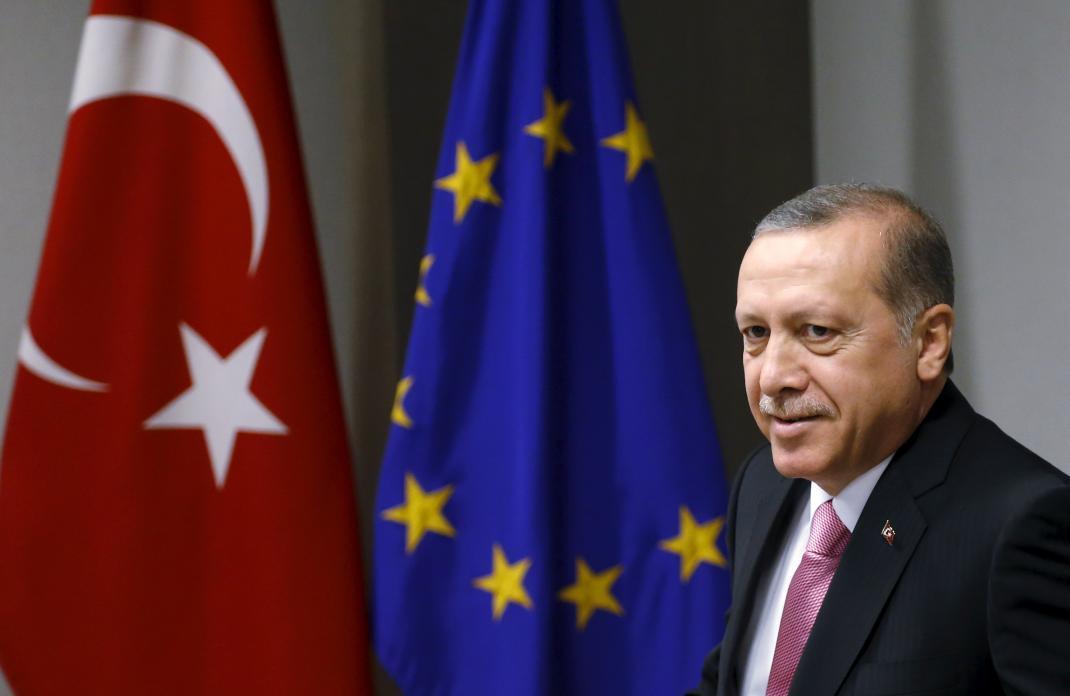 KenRoth's tweet photo. Top rights Tweets of week: Trump arms Saudi killing, migrants left at sea, Turkey and Venezuela quell dissent, more. https://t.co/hl4qq3Mtxe https://t.co/2bKUBtqMCO