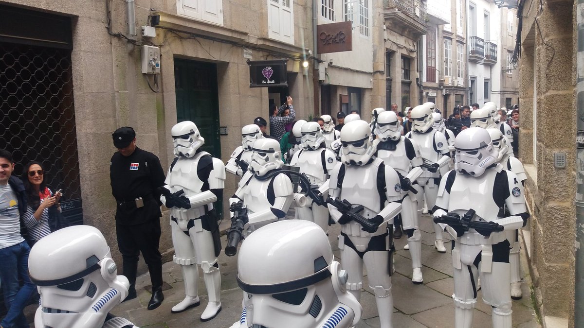 pilaraymara's tweet photo. Oh oh... The Empire Stormtroops are arriving in Santiago de Compostela 😮😮😮 #stormtroops https://t.co/MHuZXGGQCw