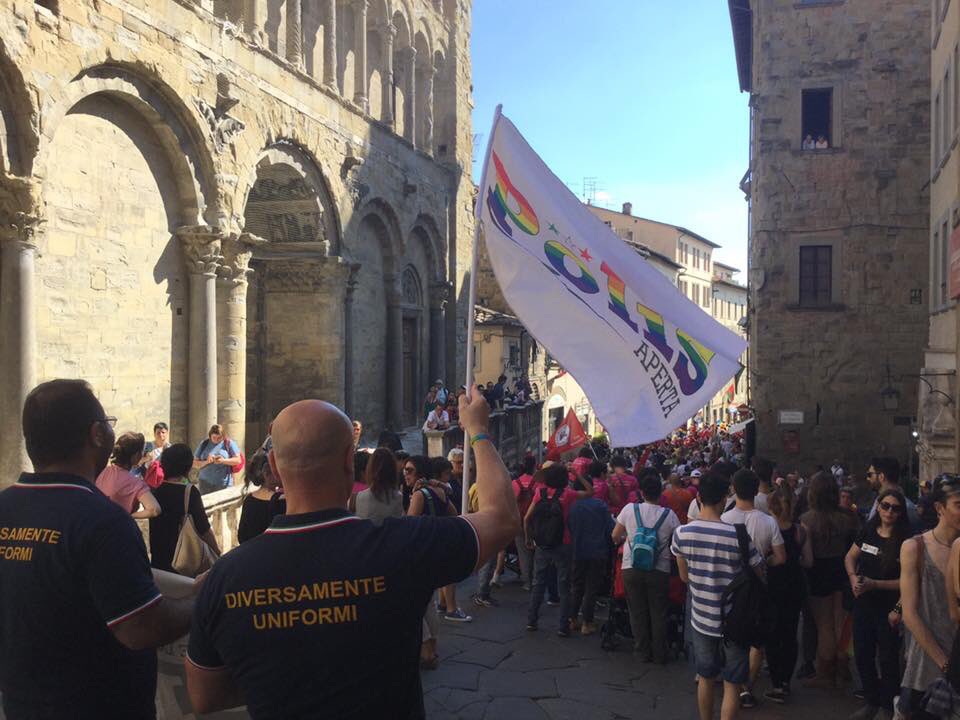 POLISAPERTA's tweet photo. Anche Polis aperta  presente al #ToscanaPride2017 🌈 https://t.co/H2RAd8kVr5