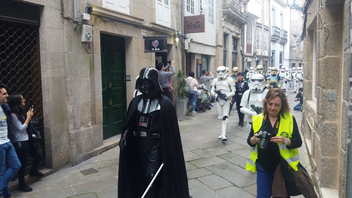pilaraymara's tweet photo. Oh oh... The Empire Stormtroops are arriving in Santiago de Compostela 😮😮😮 #stormtroops https://t.co/MHuZXGGQCw