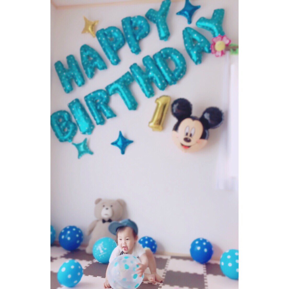 sora20160528's tweet photo. 1歳の誕生日を迎えました👶🏼🌈💖
そしてママ１年���🌷
色々あったけど今日まであっという間の幸せな1年やった☺️
たくさんの笑顔を���んでくれる晴空はかけがえのない宝物 ❁⃘
小さくて1番大切な存在。
生まれてきてくれてありがとう😹 https://t.co/tz29CE1gWq