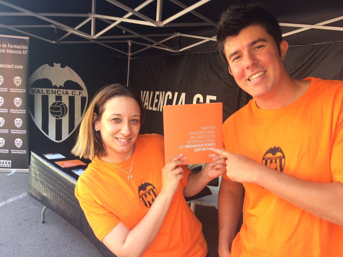 FormacionVCF's tweet photo. En la #FamilyWeekendVCF @FVCF_Events con nuestro equipo @esbs_sport. ¡Pasa por nuestro stand! Sorteamos 10 becas en nuestros cursos online https://t.co/9BUQBvRMhI