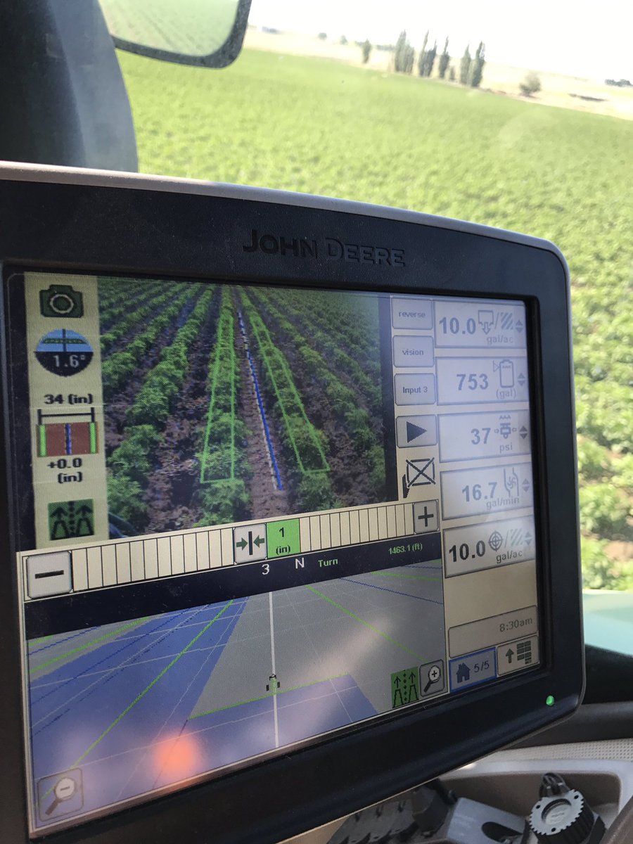 bunderwo84's tweet photo. @JohnDeere #autotracvision running in 34" spud rows https://t.co/Ka4zrfFkMf