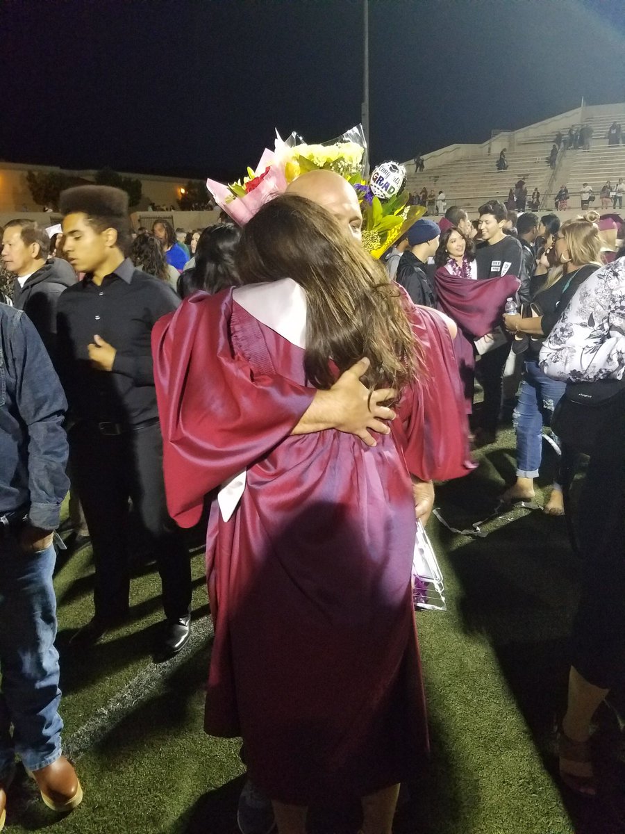 lonnie 🧸 tweet media