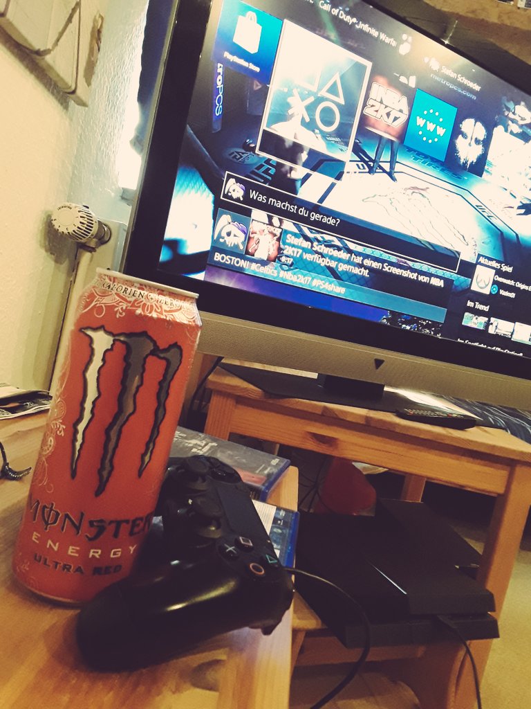 RealStefanS's tweet photo. Tag ausklingen lassen ☺ #zockerabend #dudes #PS4 #PlayStation #MonsterEnergy #ultrared #ilovemylife https://t.co/TobwJ6rRZy