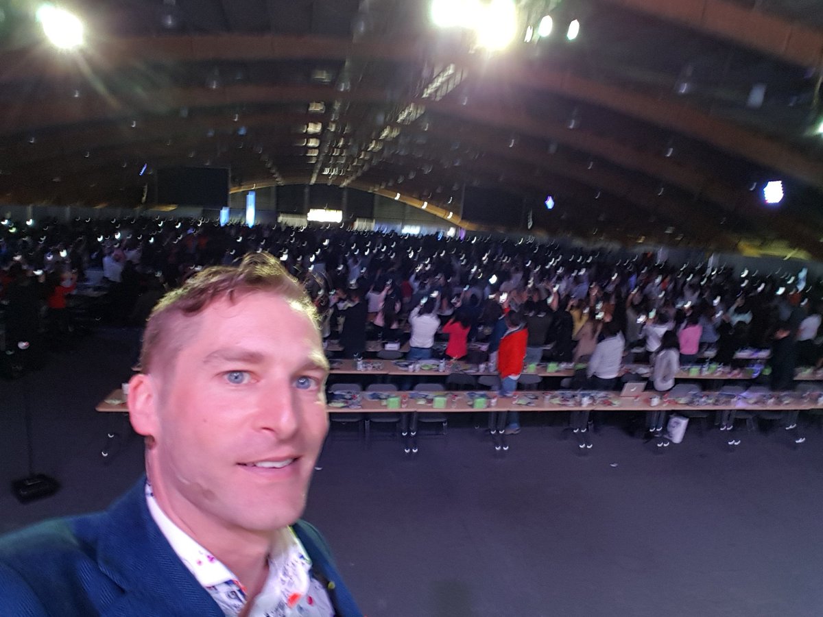 KenHughesIE's tweet photo. Great fun yesterday setting the new Latam record for most selfies (3000) taken at 1 time in 1 place #Exmaselfie #exma2017 https://t.co/zu4BMlDyJM