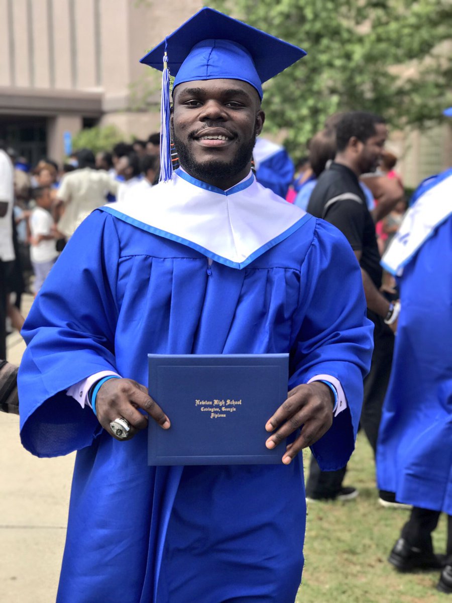 KurtTaylorRb2's tweet photo. I am officially a  2017 HighSchool Graduate; Michigan here I come #GoBlue https://t.co/62SHjP4iAL