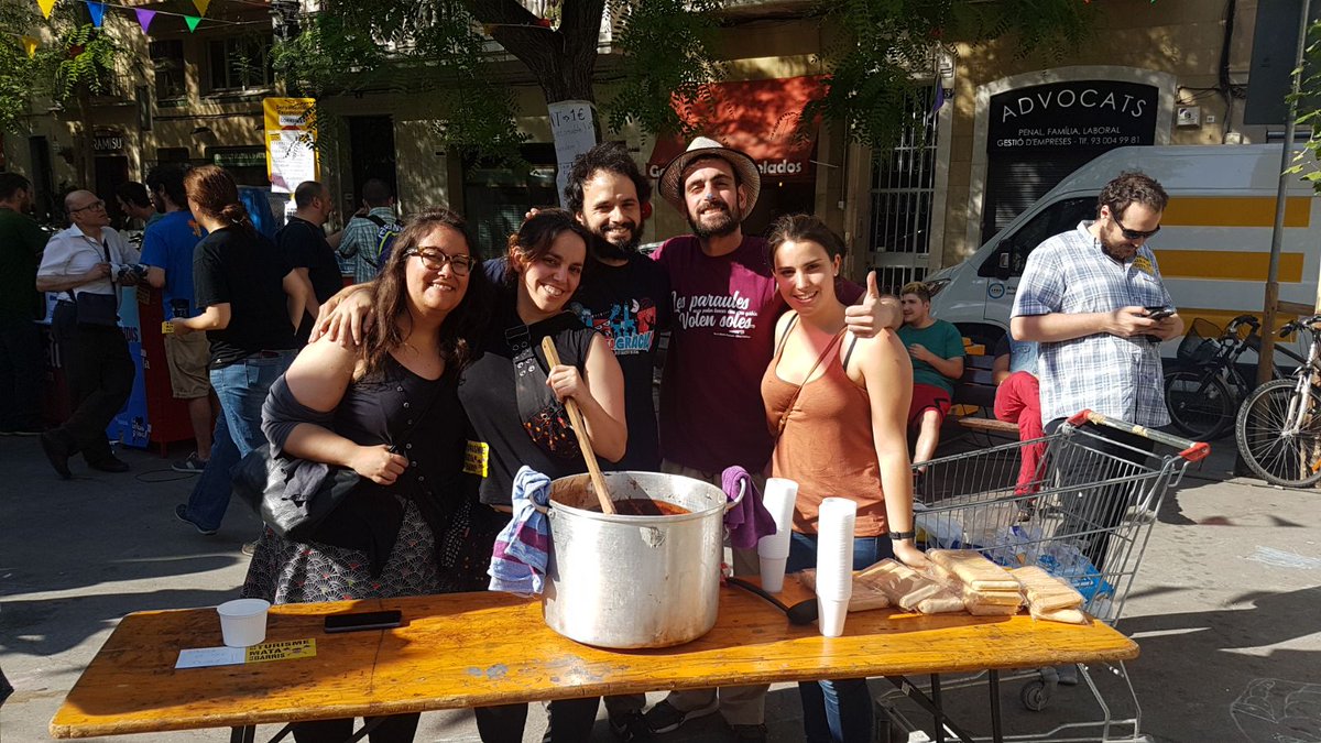 MPGgracia's tweet photo. Hora de la xocolatada i BCNpoly a la #FMPrimavera. I en breu cursa de carros #Graciator https://t.co/dAes18Pqwv