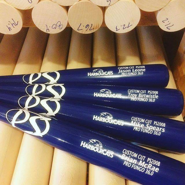 HarbourCats's tweet photo. We have coaches in town! Their welcome to Victoria present, from @PRAIRIESTICKS: #SeasonV #CanadianLumber https://t.co/IMfK2vNDcN