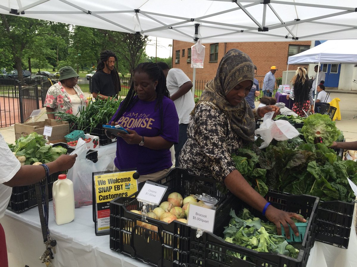 maryswhirl's tweet image. Kenilworth Parkside  @DCPNI Produce Market happening NOW!  60 vouchers already distributed @cmdgrosso @VinceGrayWard7 @HyeSookChung  #IREAP
