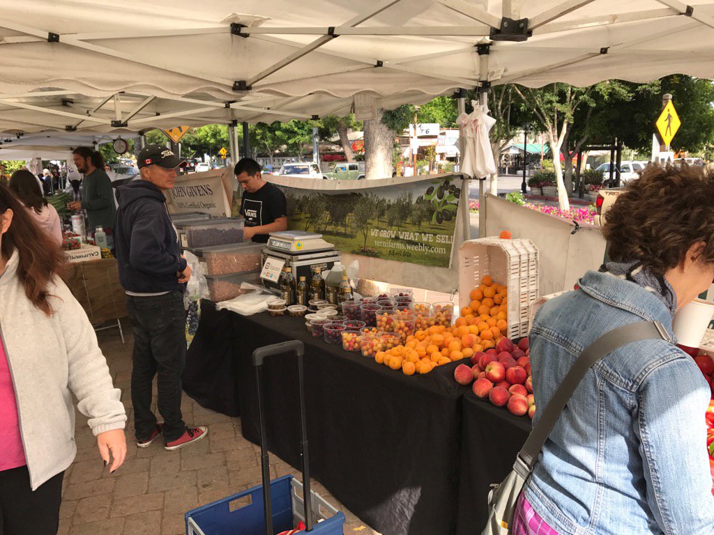 CalabasasFM's tweet photo. Visit Hallaby farms for dates, peaches, dried fruits, nuts and more! https://t.co/8ZTNmCpo2n