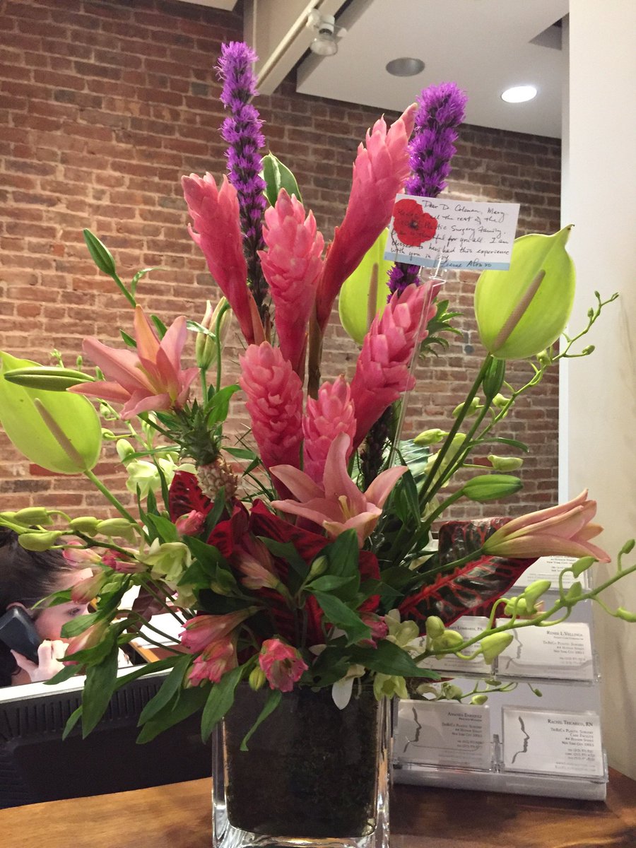 Lipostructure's tweet photo. A beautiful thank you from one of our beautiful patients! #tribecaplasticsurgery #plasticsurgery #tribeca #lipostructure #flowers #beautiful https://t.co/j9hAFbTuri